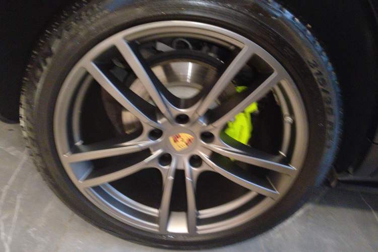 Used Porsche Cayenne E-Hybrid 2022 Cayenne E-Hybrid 2.0T Platinum Edition Right Rear Wheel Hub