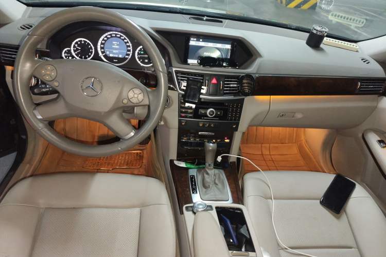 Used Mercedes-Benz E-Class 2010 E 260 L CGI Elegant Model Center Console