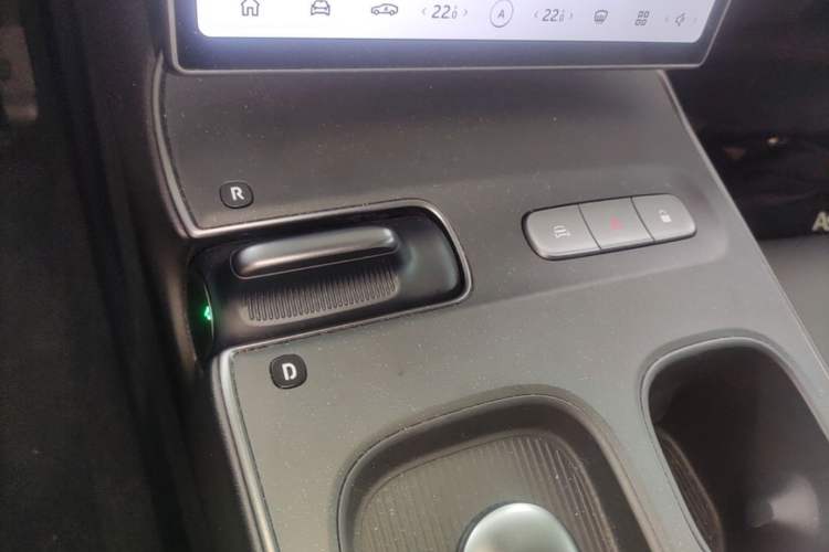 Used Nio ET5 2022 75 kWh Gear Lever