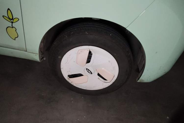 Used Chery New Energy QQ Ice Cream 2022 120km Milkshake Phosphate Lithium-Iron Right Front Wheel Hub