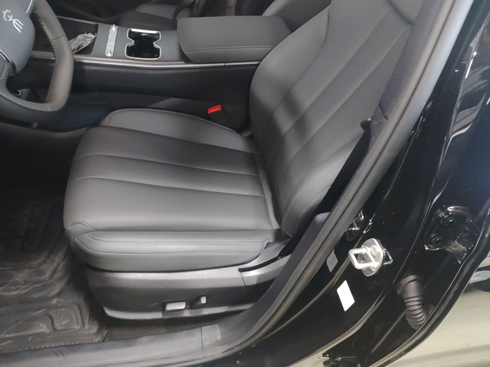 BYD Song Pro New Energy 2026 Model Flying Edition DM-i 220KM Superior Edition — снимка 17