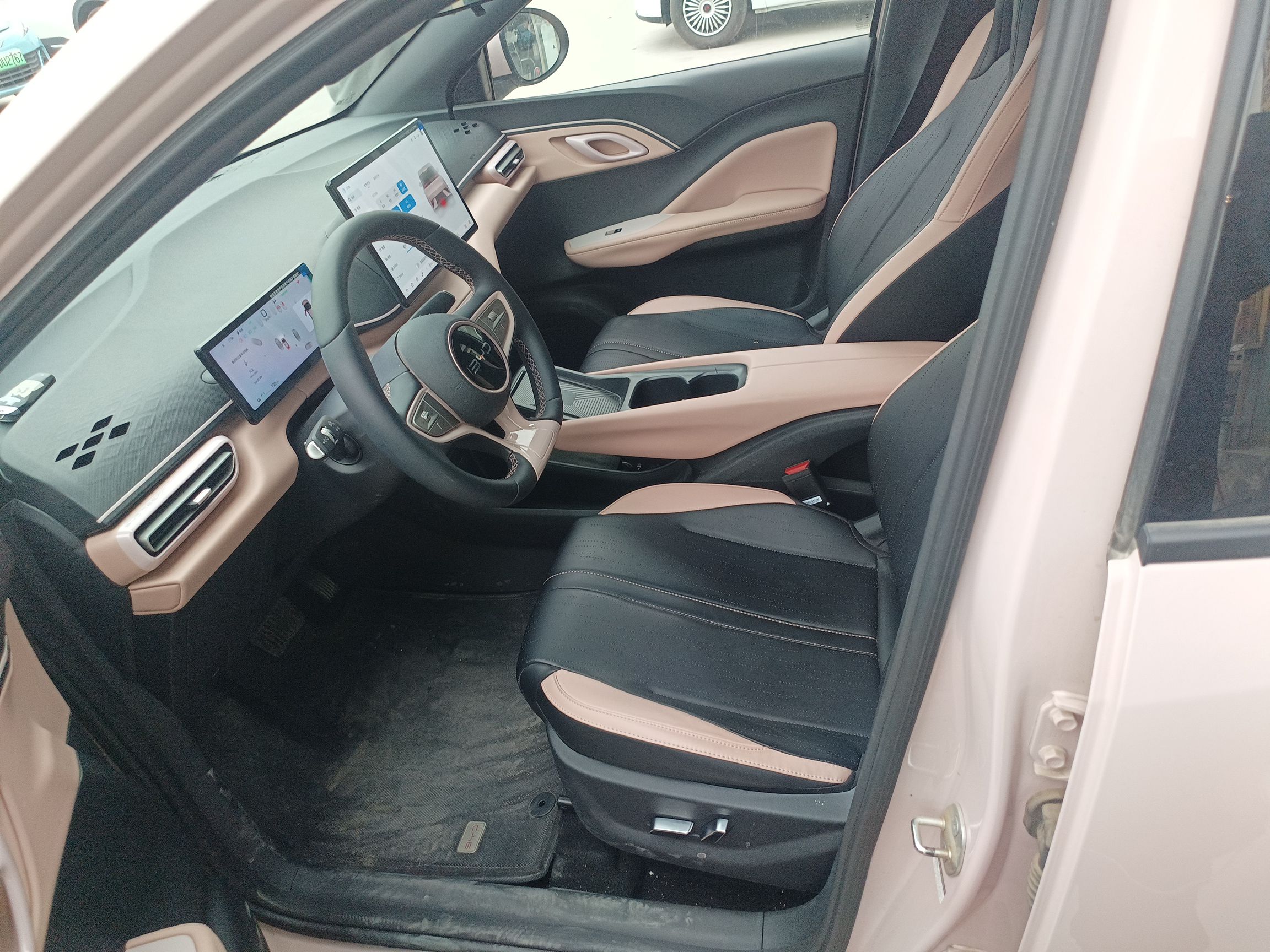 Переднее сиденье в автомобиле