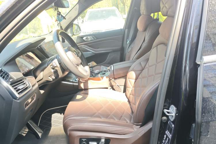 Used BMW X5 2022 xDrive 40Li M Sport Package Left Front Seat