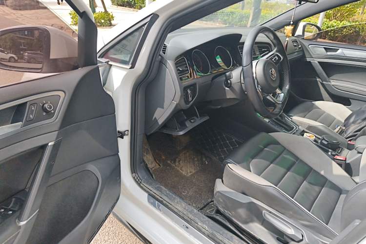 Used Volkswagen Golf 2018 280TSI Automatic R-Line Model
