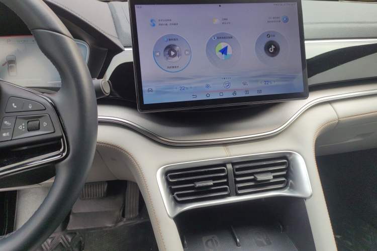 Used BYD Song PLUS New Energy 2024 Honor Edition EV 520km Premium Model Audio And AC Panel