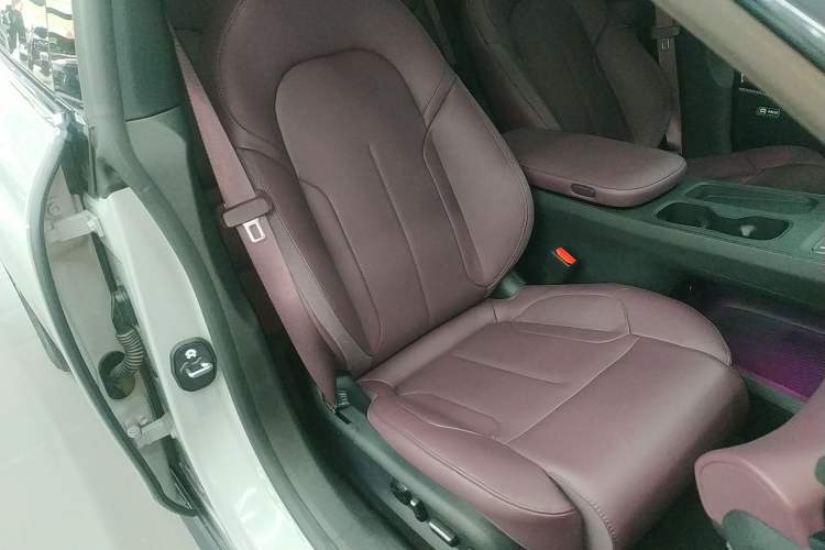 Used Nio ET5T 2024 75kWh Touring Right Front Seat