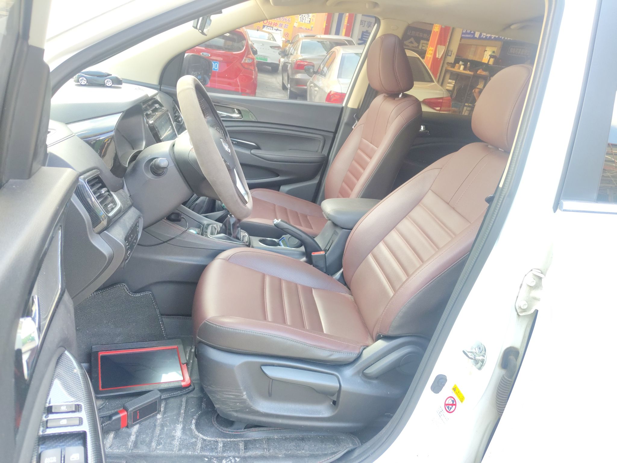 Переднее сиденье в автомобиле