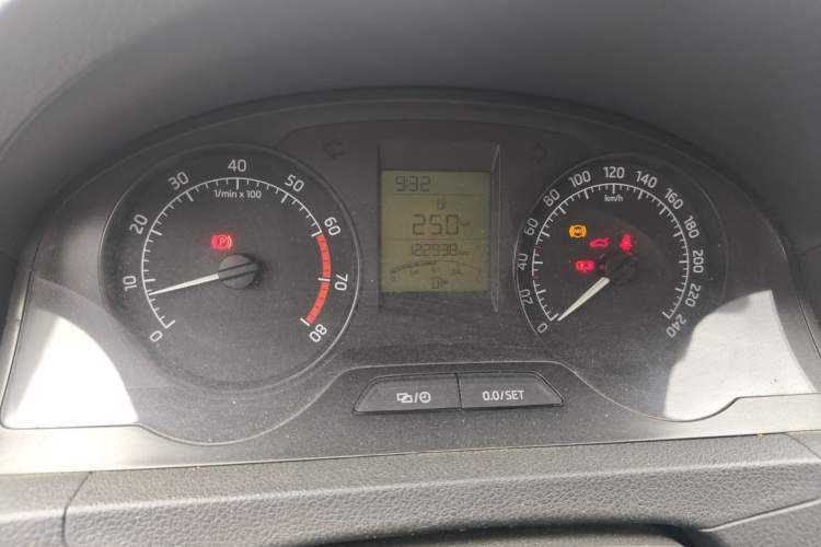 Used Skoda Rapid 2013 1.6L Manual Smart Selection Model