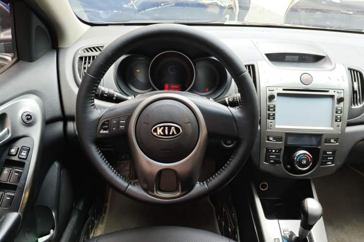 Used Kia Forte 2011 1.6L AT Premium Steering Wheel