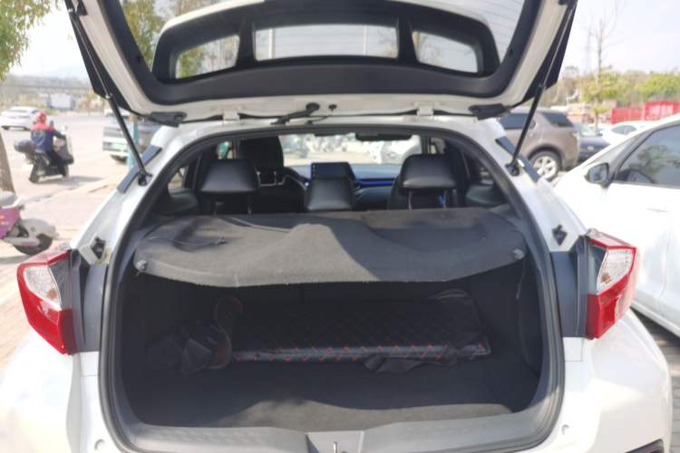 Used Toyota IZOA 2020 2.0L Enjoy Edition
