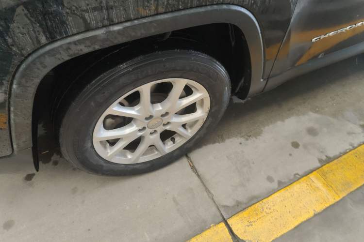 Used Jeep Cherokee 2016 2.4L Leading Edition
