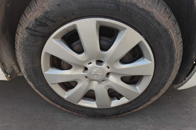 Used Peugeot 301 2016 1.6L Manual Comfort Edition Right Front Wheel Hub