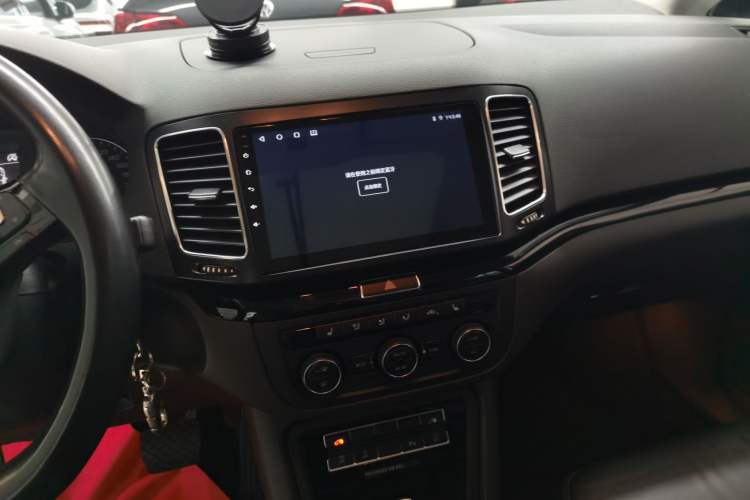 Used Volkswagen Sharan 2018 380TSI Luxury 7-Seater Audio And AC Panel