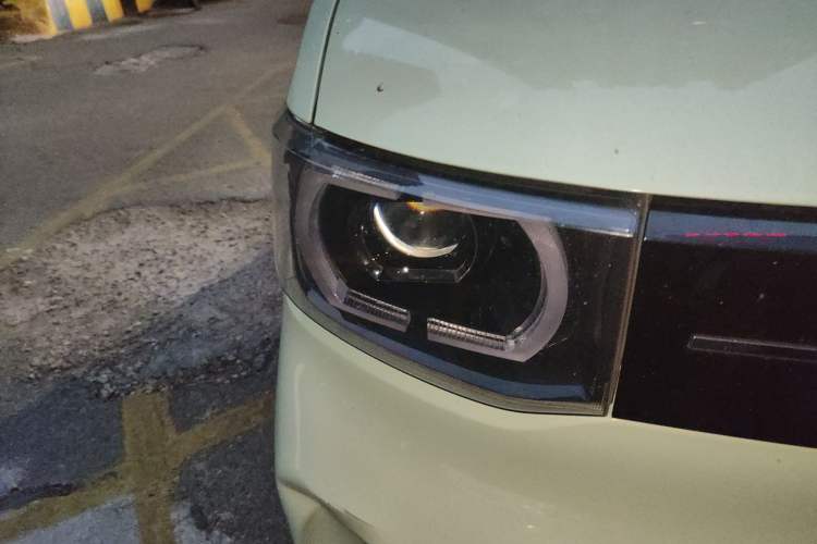 Used Wuling Hongguang MINIEV 2022 Macaron Premium Model – Lithium Iron Phosphate Right Front Headlight