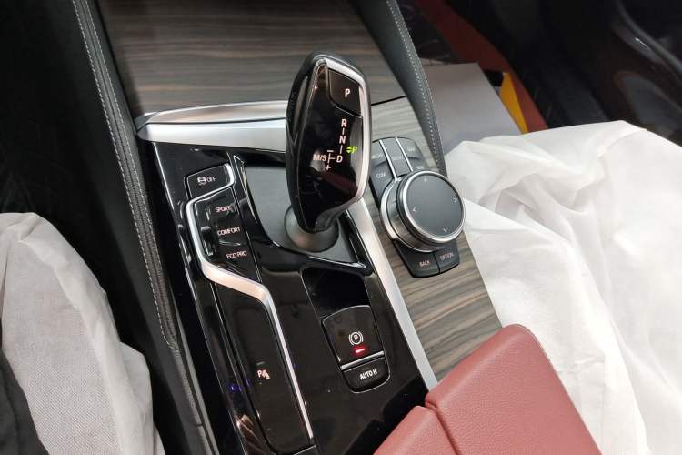 Used BMW 5 Series 2022 Second Facelift 530Li Leading Edition Luxury Package Gear Lever