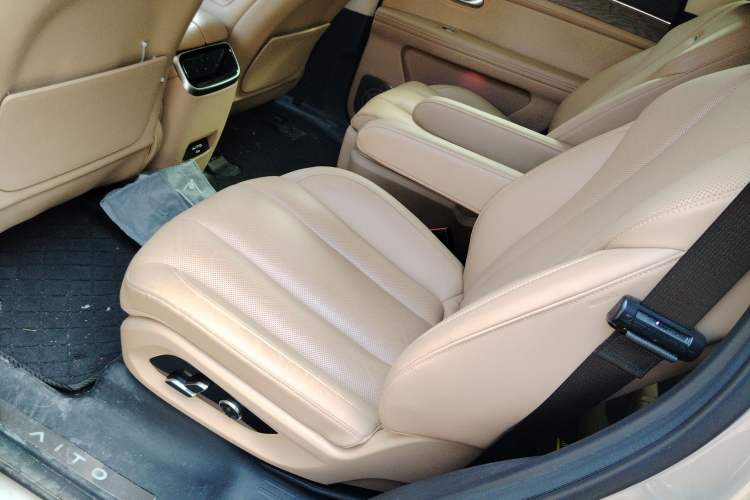 Used Hima AITO M7 2022 1.5T Four-Wheel Drive Flagship Edition Left Rear Seat