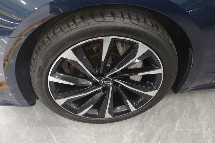 Used Audi A7L 2022 55 TFSI quattro S-line Zhiyuan Crystal Flow Package
