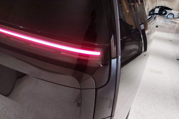 Used Li Auto MEGA 2025 Home Family Special Edition