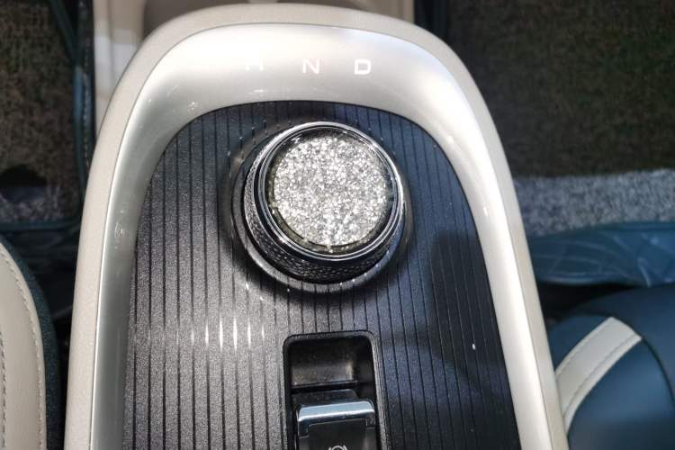 Used ORA Good Cat 2022 Morandi Edition 400km Standard Range Luxury Version Lithium-Ion Battery Gear Lever