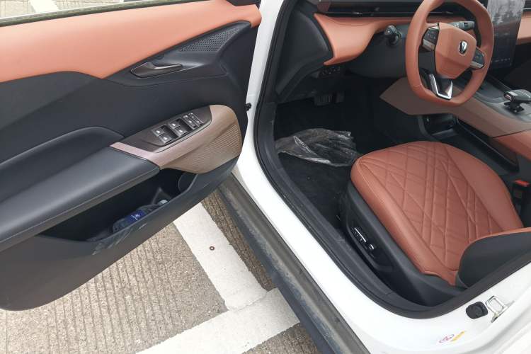 Used CHANGAN Eado 2024 1.5T GDI Automatic Flagship Edition Driver Seat