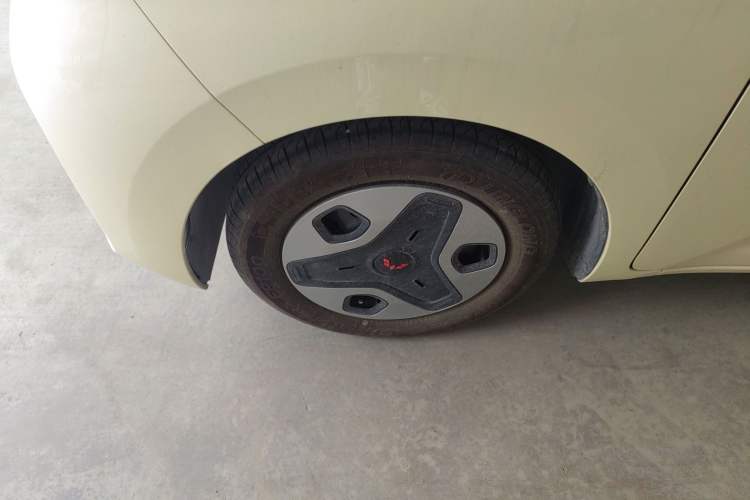 Used Wuling Zhiguang New Energy 2025 Comfort Model Left Front Wheel Hub