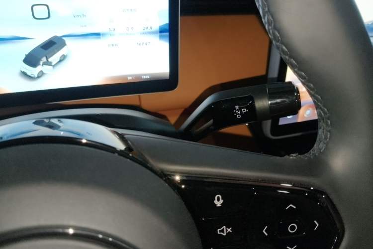 Used Geely Galaxy LEVC L380 2024 140-Degree 6-Seater All-Wheel-Drive Ultra