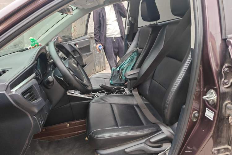 Used Toyota Levin 2016 Dual-Engine 1.8H GS E-CVT Elite Model with Sunroof
