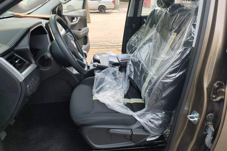 Used Sinotruk BOLDEN 2024 Commercial 2.0T Manual Diesel 4x4 Long Wheelbase Youth Edition
