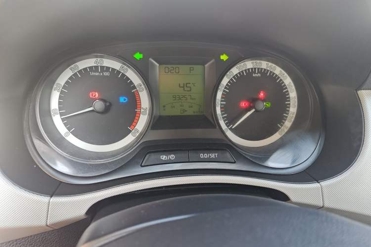 Used Skoda Fabia 2017 1.4L Automatic Car Enjoy Edition
