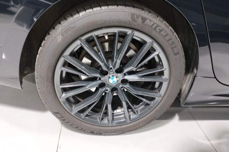 Used BMW 3 Series 2023 325Li M Sport Night Edition Package Right Rear Wheel Hub