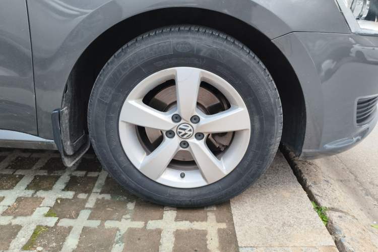 Used Volkswagen Lavida 2013 Revised Classic 1.6L Automatic Fashion Edition
