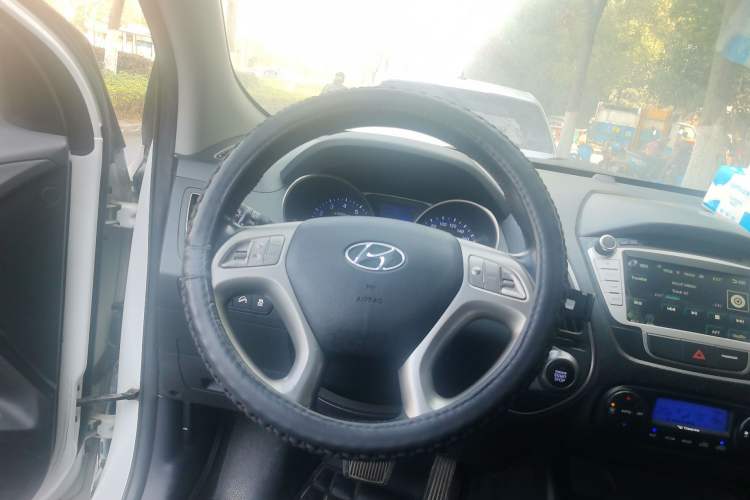 Used Hyundai ix35 2013 2.0L Automatic Two-Wheel Drive Smart GLS China IV Standard