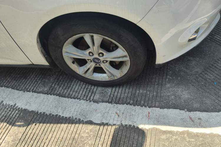 Used Ford Focus 2012 Sedan 1.6L Automatic Fashion Edition