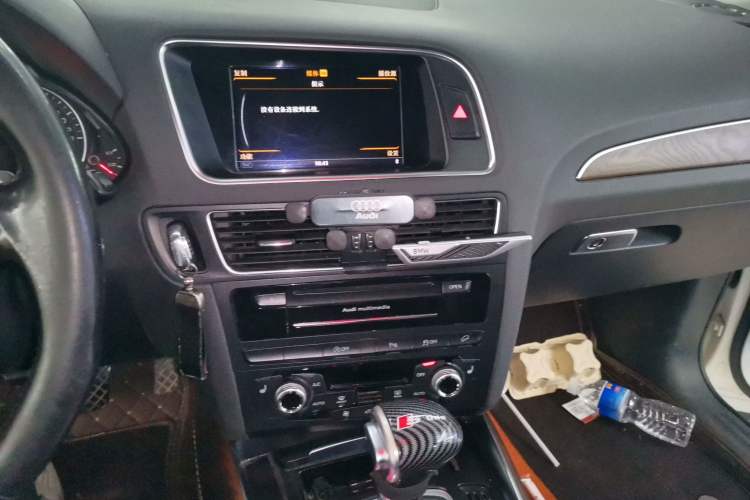 Used Audi Q5 2016 40 TFSI Comfort Model Audio And AC Panel