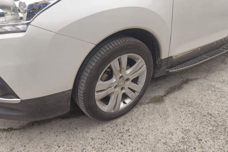 Used Peugeot 3008 2015 1.6THP Automatic Classic Edition Left Front Wheel Hub