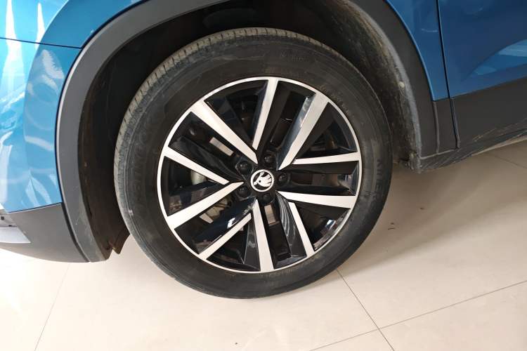 Used Skoda Kamiq 2021 1.5L Automatic Comfort Edition Left Front Wheel Hub