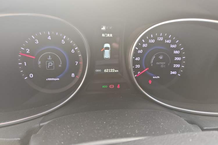 Used Hyundai Santa Fe 2015 2.0T Automatic Two-Wheel Drive Smart Version 5 Seats Odometer Close Up