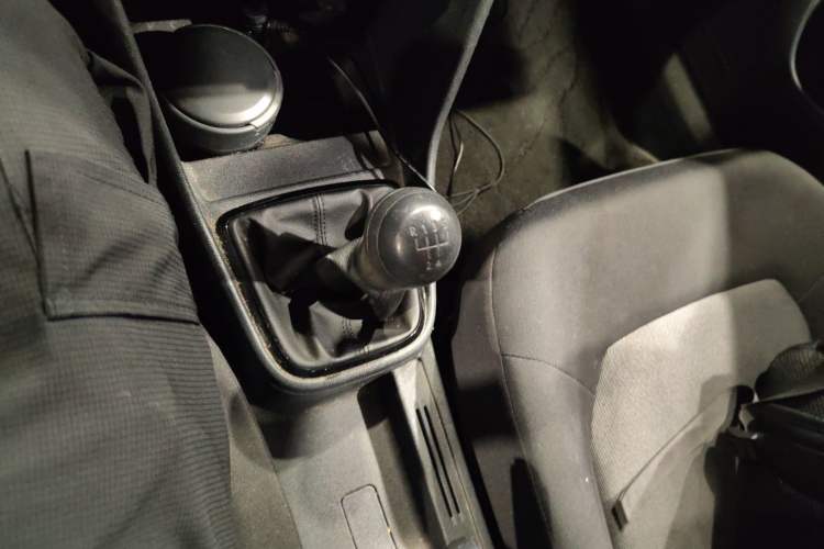 Used Volkswagen Jetta 2015 1.6L Manual Fashion Edition Gear Lever