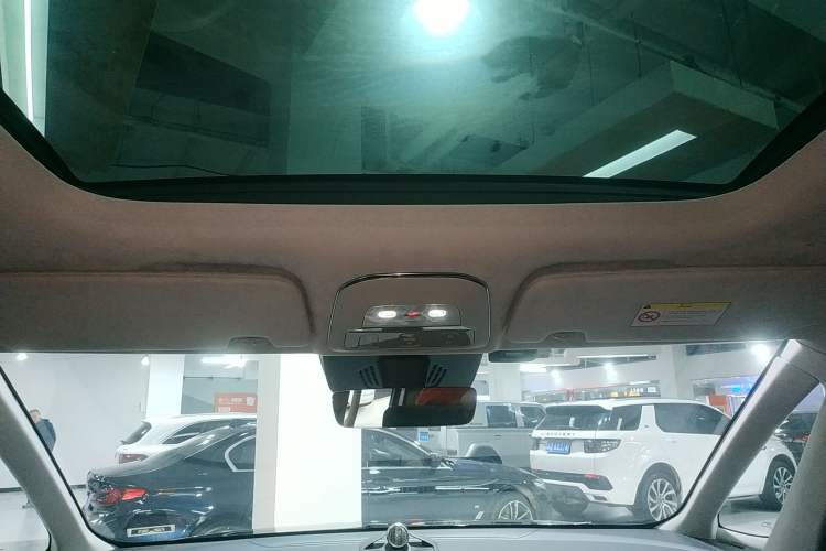 Used Volvo EM90 2025 Ultra Six-Seater Headliner