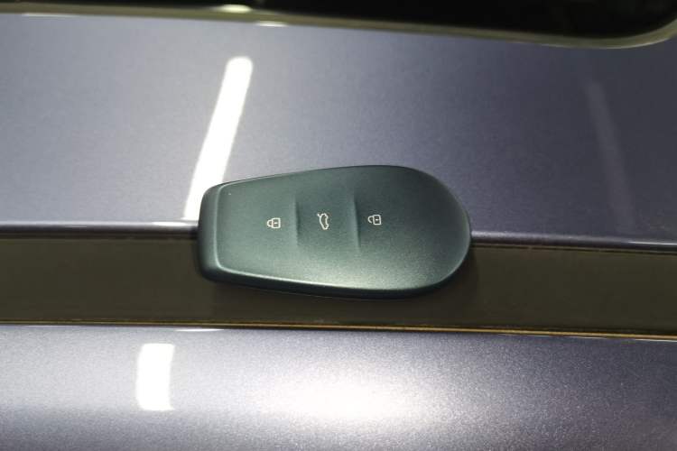 Used Nissan N6 2026 Model 180 Max Interior 1