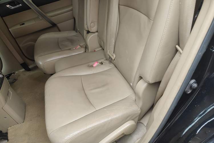 Used Toyota Highlander 2011 2.7L Two-Wheel Drive 7-Seater Luxury Edition
