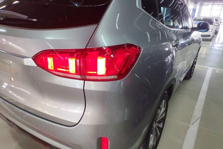 Used Wey VV6 2018 2.0T Two-Wheel-Drive Ultra-Luxury Version China V Standard