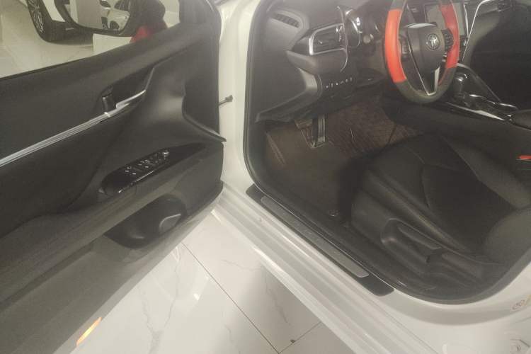 Used Toyota Camry 2018 2.0S FENGSHANG Edition
