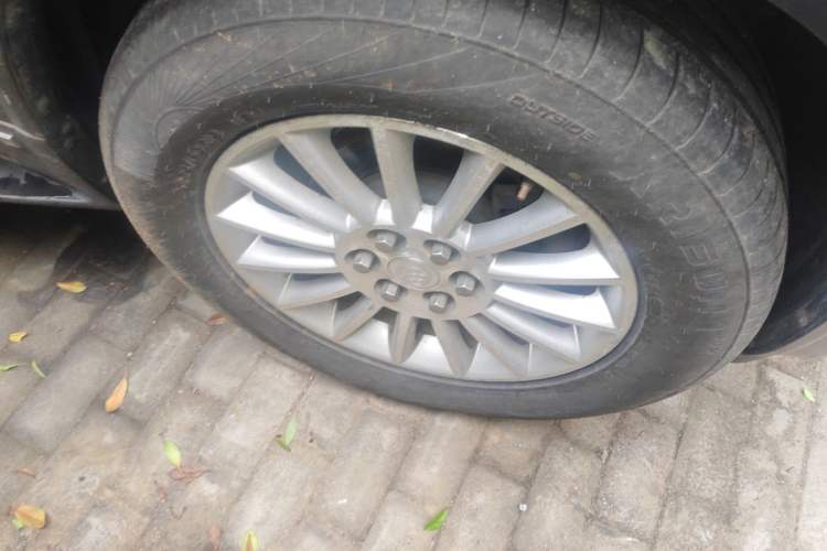 Used Buick Enclave 2013 3.6L Two-Wheel-Drive Elegance Edition
