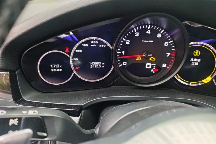 Used Porsche Cayenne 2019 Cayenne 3.0T Odometer Close Up
