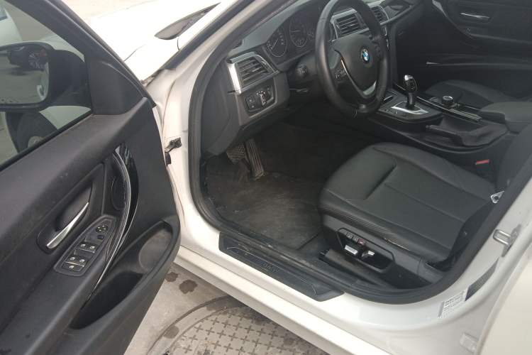 Used BMW 3 Series 2016 316i Fashion Model
