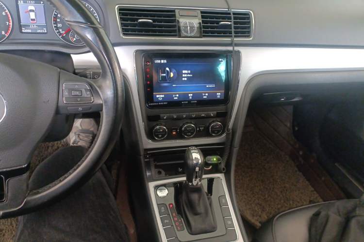 Used Volkswagen Passat 2015 1.8TSI DSG Prestige Edition Audio And AC Panel