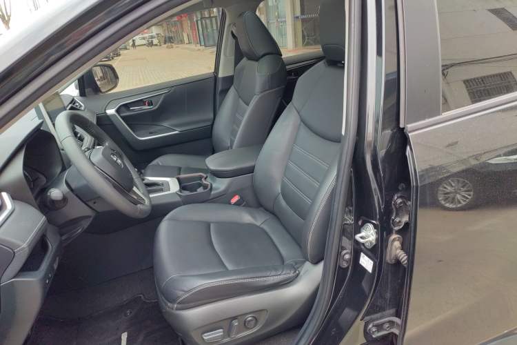 Used Toyota RAV4 2021 2.0L CVT Two-Wheel Drive Fashion PLUS Edition
