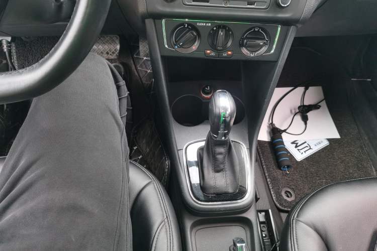 Used Volkswagen Polo 2016 1.6L Automatic Comfort Model Gear Lever