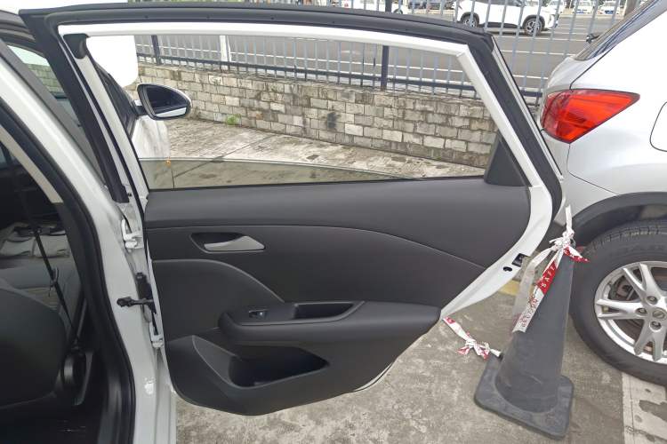 Used Chevrolet Monza 2019 320T Manual Xinxin Edition China VI